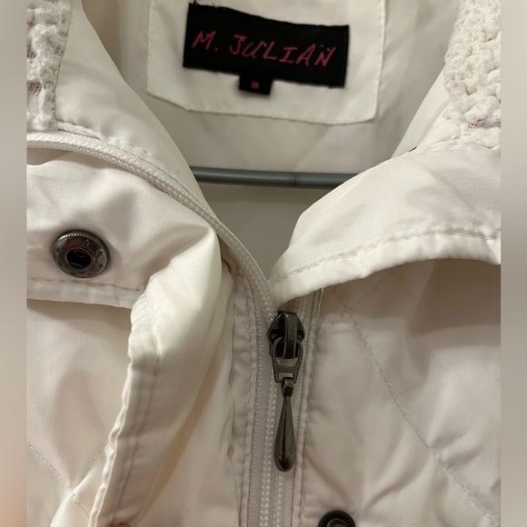 Cream-colored puffer vest - Picture 4 of 4